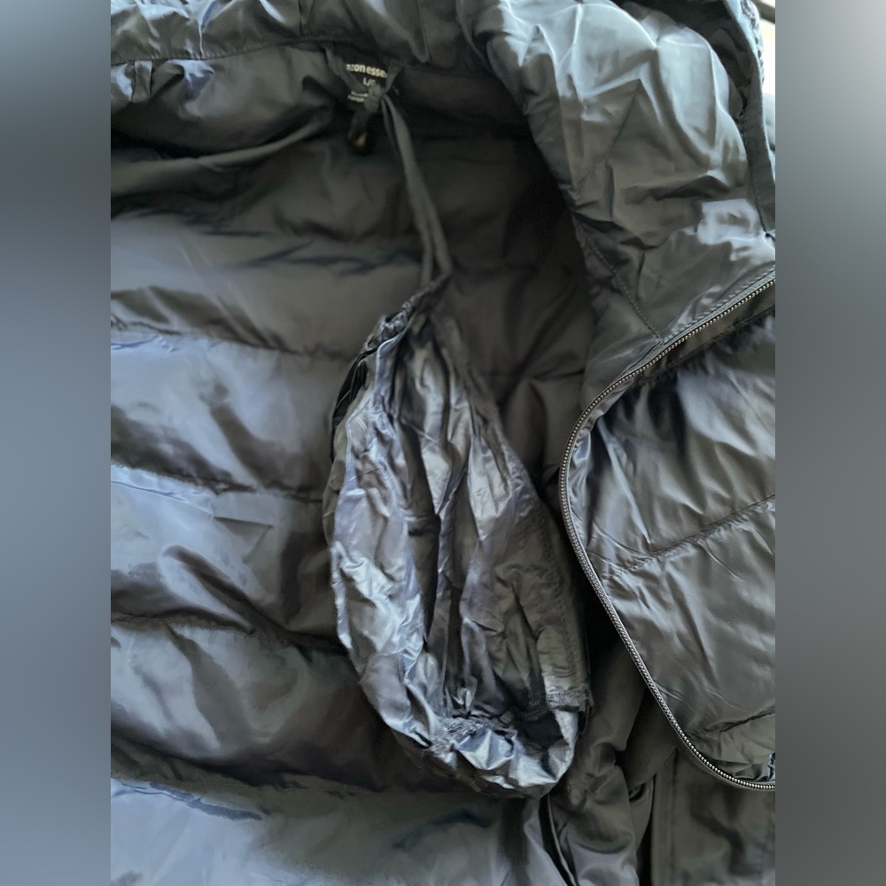 New! Amazon Essentials Packable Coat - image 5